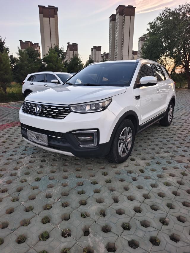 Changan CS55 2019 1.5T automatic dazzling color type country VI