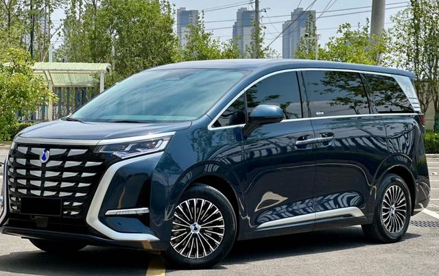 Denza D9 DM 2022 970 four-wheel drive flagship model
