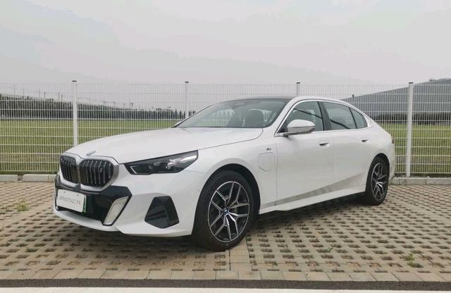 BMW i5 2024 eDrive35L Premium M Sport Package