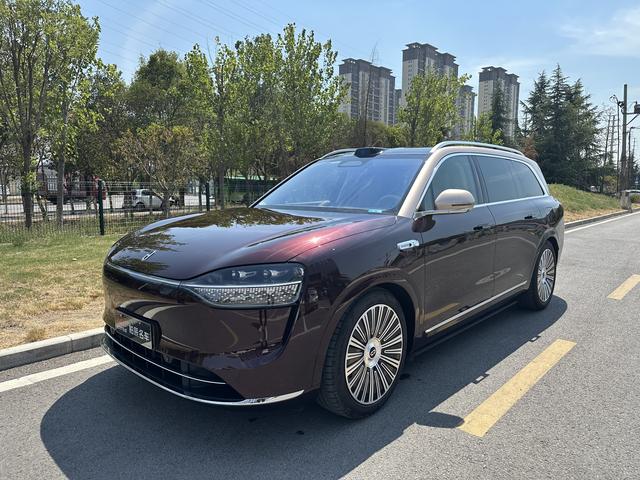 Wenjie M9 2025 Extended Range Ultra six-seater version