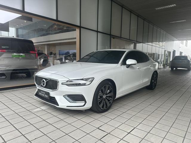 VOLVO S60 2022 B4 Intelligent Luxury Edition