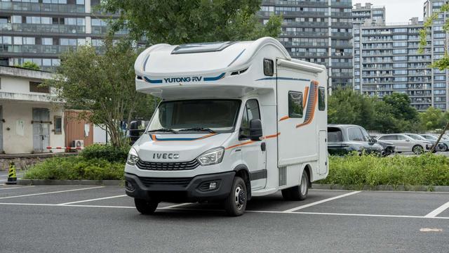 IVECO OCEAN 2023 3.0T AUTOMATIC REAR DRIVE 6-SEATER ORIGINAL CUSTOM VERSION