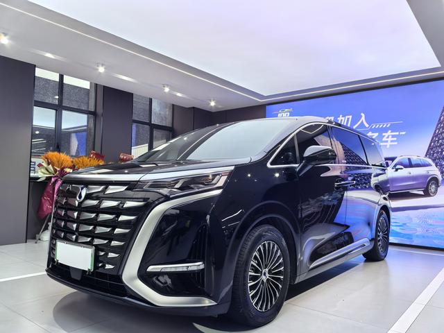 Denza D9 DM 2024 980 four-wheel drive flagship model