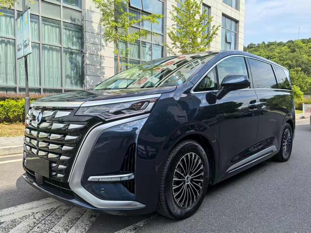 Denza D9 DM 2024 980 four-wheel drive flagship model