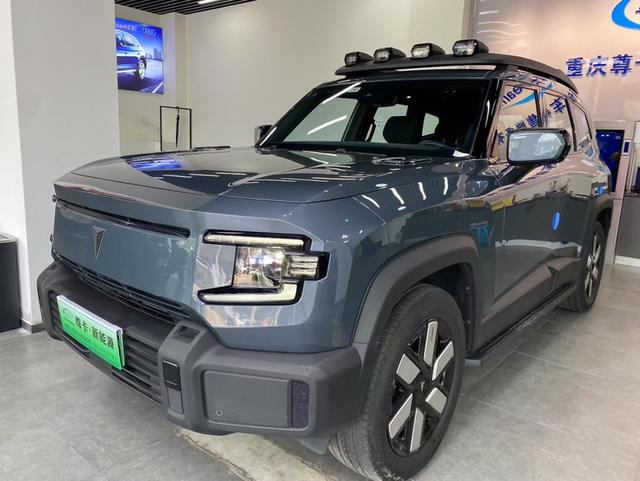 Dark blue G318 2024 four-wheel drive air suspension version