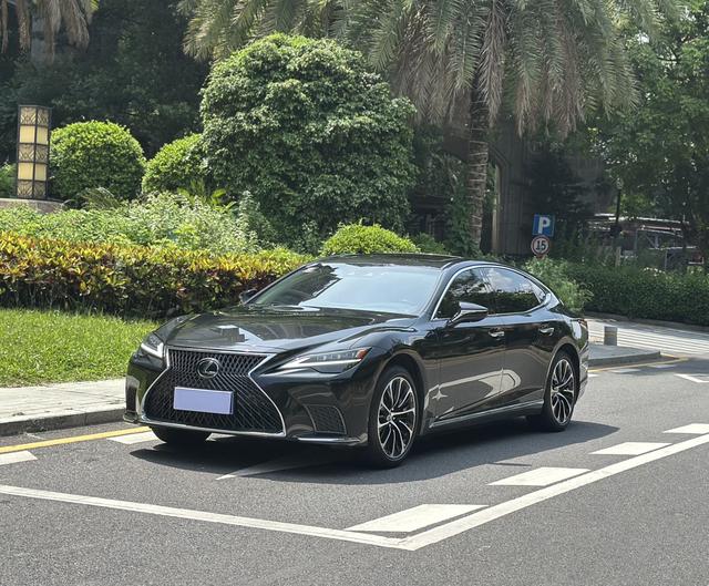 Lexus LS 2021 500h Executive Edition