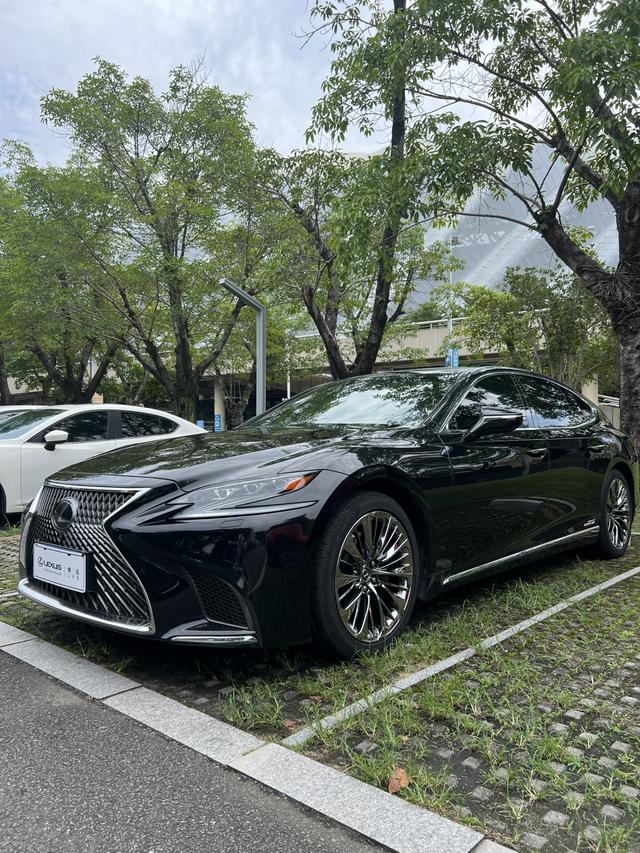 Lexus LS 2018 500h Excellence Edition State V