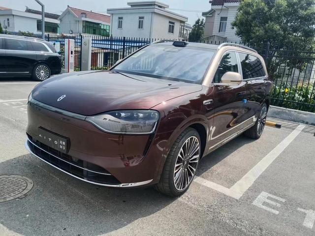 Wenjie M9 2025 Extended Range Ultra six-seater version