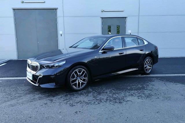 BMW i5 2024 eDrive35L M sports suit