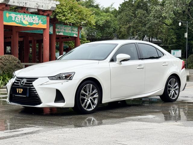 Lexus IS 2017 300 Leader