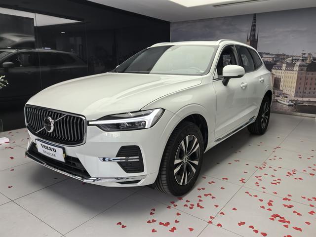Volvo XC60 2025 B5 four-wheel drive Zhiyi Deluxe Edition