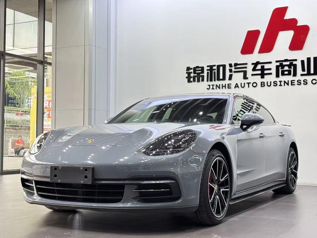 Panamera 2018 model 3.0T automatic rear drive 4-seater original customized version