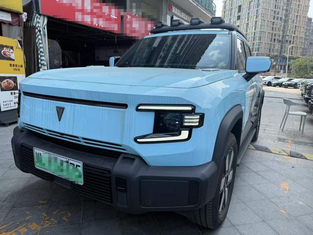Dark blue G318 2024 four-wheel drive air suspension version