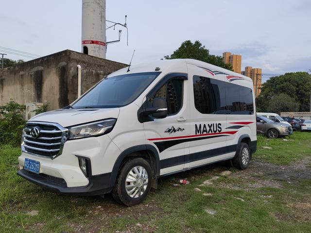 Xintu V90 2019 2.0T manual Zhida rear drive dual tires, extended axle, high top 9 seats