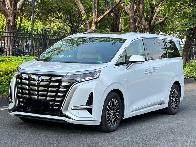 Denza D9 DM 2024 980 four-wheel drive flagship model