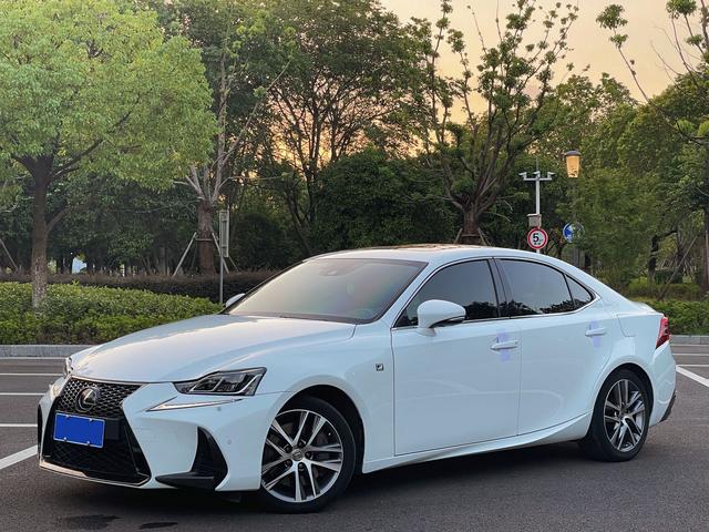 Lexus IS 2017 300 F SPORT Edition