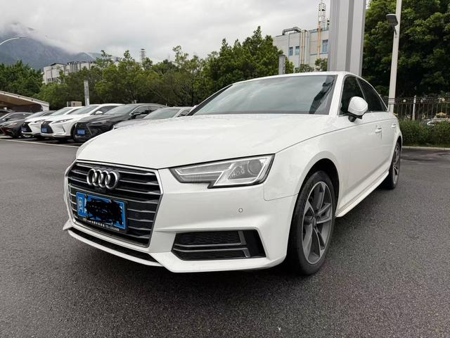 Audi A4L 2019 40 TFSI Aggressive National VI