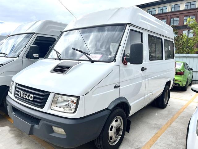 Iveco proud 2018 2.5T manual front drive 5-seater original customized version
