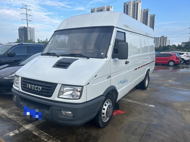 Iveco proud 2021 2.8 T V40 VAN van transporter 3-seater long-axle mid-top double-tire manual door