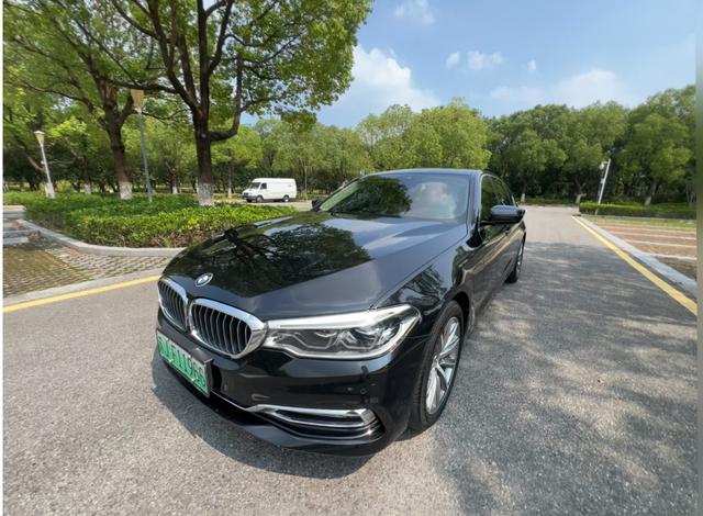 BMW 5 Series PHEV 2018 530Le Luxury Package