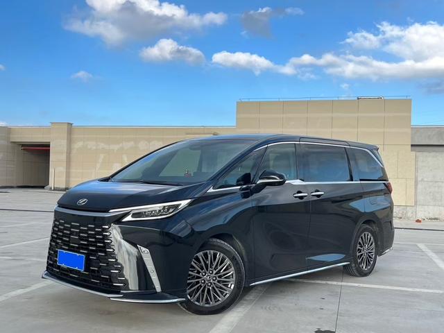 Lexus LM 2023 500h DIRECT4 Six-Seat Premium