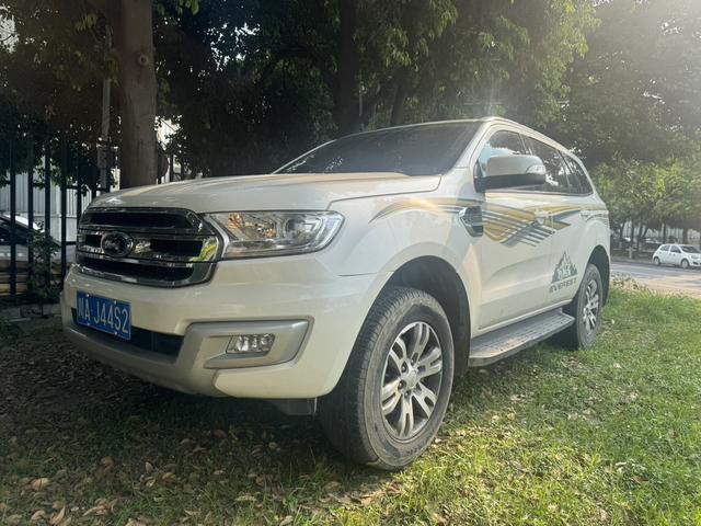 Roadrunner 2017 2.0T Petrol Automatic 4WD Luxury 7-seater