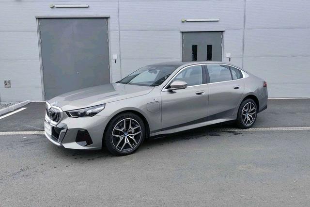 BMW i5 2024 eDrive35L Luxury Set
