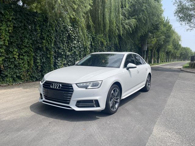 Audi A4L 2019 40 TFSI Aggressive National VI