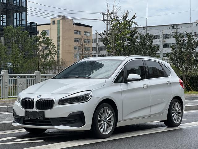 BMW 2 Series Wagon 2018 218i Leader