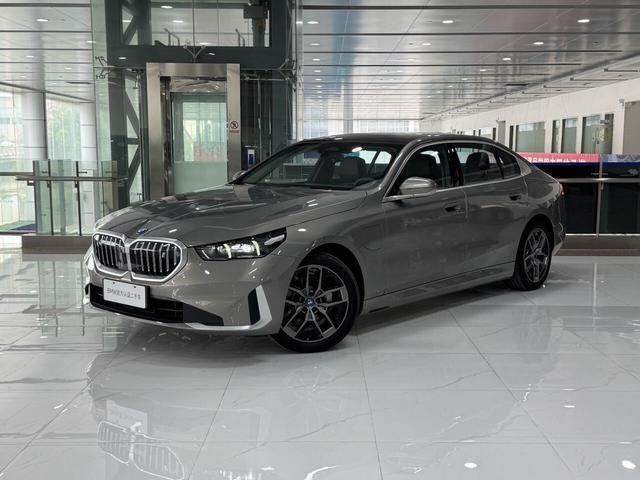 BMW i5 2024 eDrive35L Luxury Set