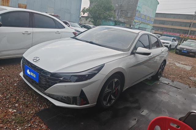 Elantra 2022 1.5L CVT LUX Premium