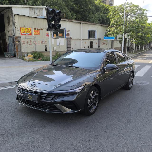 Elantra 2023 1.5L CVT GLS Leading Edition