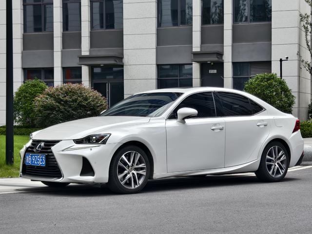 Lexus IS 2017 300 Leader