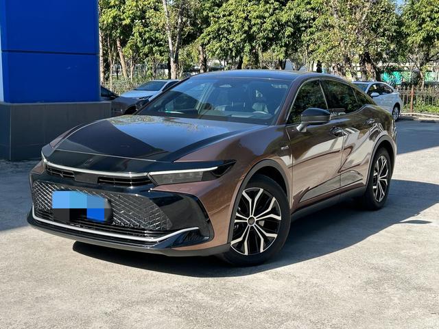 Crown SportCross 2023 2.5L HEV Premium Edition
