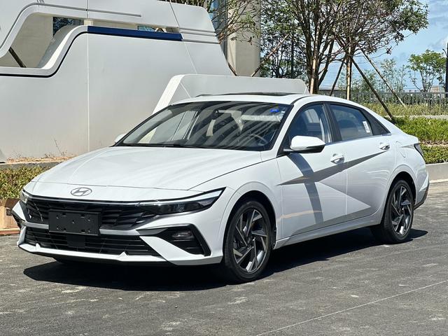 Elantra 2023 1.5L CVT GLS Leading Edition