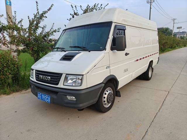 IVECO DEYI 2021 2.5T V40 VAN TRANSPORT 2-3 SEAT LONG AXLE MEDIUM ROOF DOUBLE TIRE MANUAL DOORS