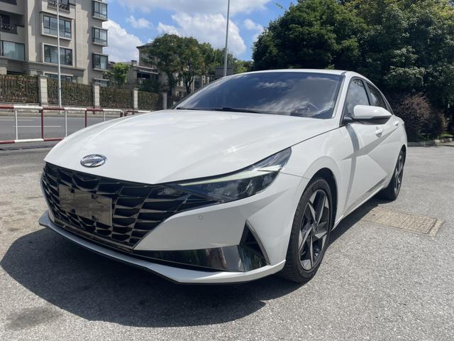 Elantra 2022 1.5L CVT LUX Black Knight Limited Edition