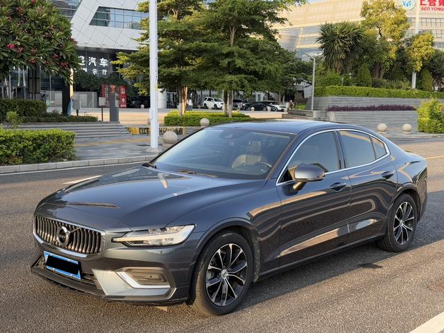 Volvo S60 2022 B4 Intelligent Deluxe