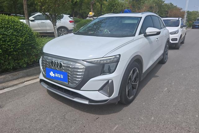 Audi Q5 e-tron 2022 40 e-tron Starburst Jumbo Package
