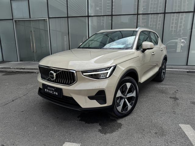Volvo XC40 2025 B4 four-wheel drive Zhiyuan Deluxe Edition