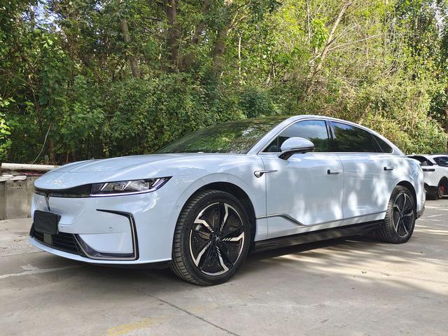Lantu Chasing Light EV 2023 580km Standard Edition