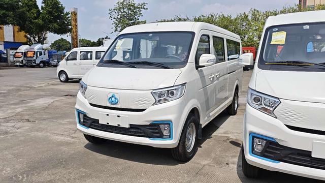 Cross Star V7 EV 2024 239km passenger version comfortable 6-seater