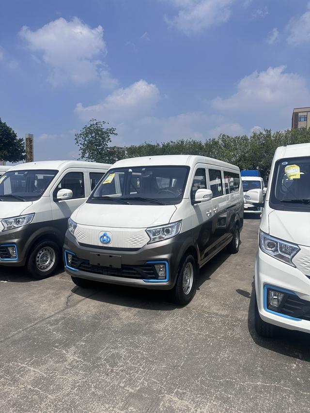 Cross Star V7 EV 2024 239km passenger version flagship 6-seater