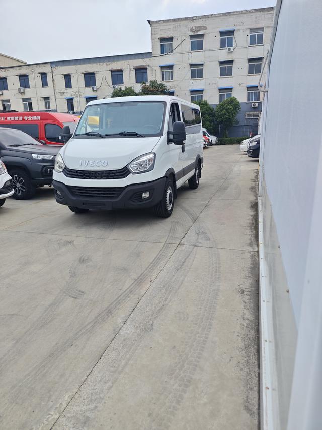 IVECO OCEAN 2021 2.0T MANUAL SUPER RAY SHORT AXLE LOW ROOF SIDE SLIDING DOOR F1A