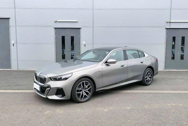 BMW i5 2024 eDrive35L M sports suit