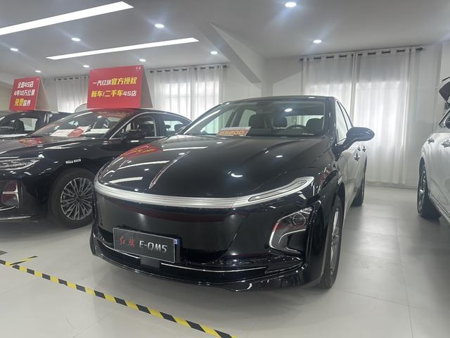 Hongqi E-QM5 2025 500KM Travel Version