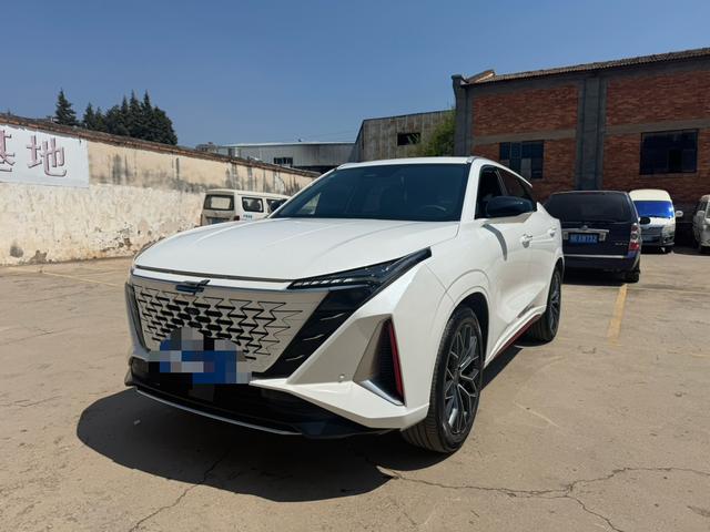 Chang'an Auchan Z6 2022 Blue Whale 1.5T DCT Smart Leader