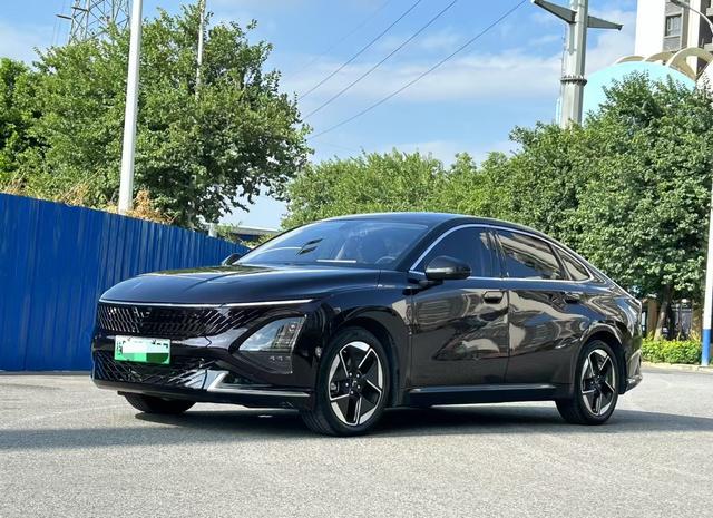 Wuling Starlight PHEV 2023 150 Advance Edition