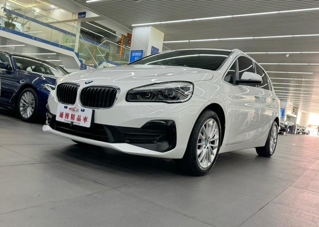 BMW 2 Series Wagon 2018 218i Leader