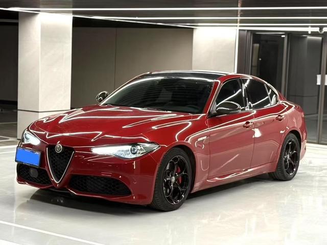 Giulia Giulia 2017 2.0T 280HP Luxury Edition